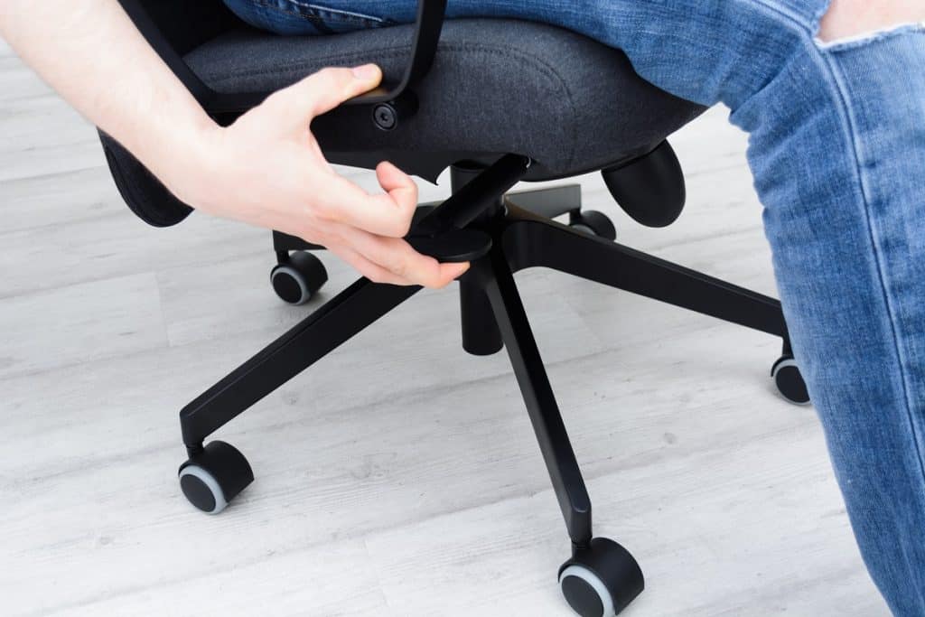 How to fit a desk chair into a small office â€